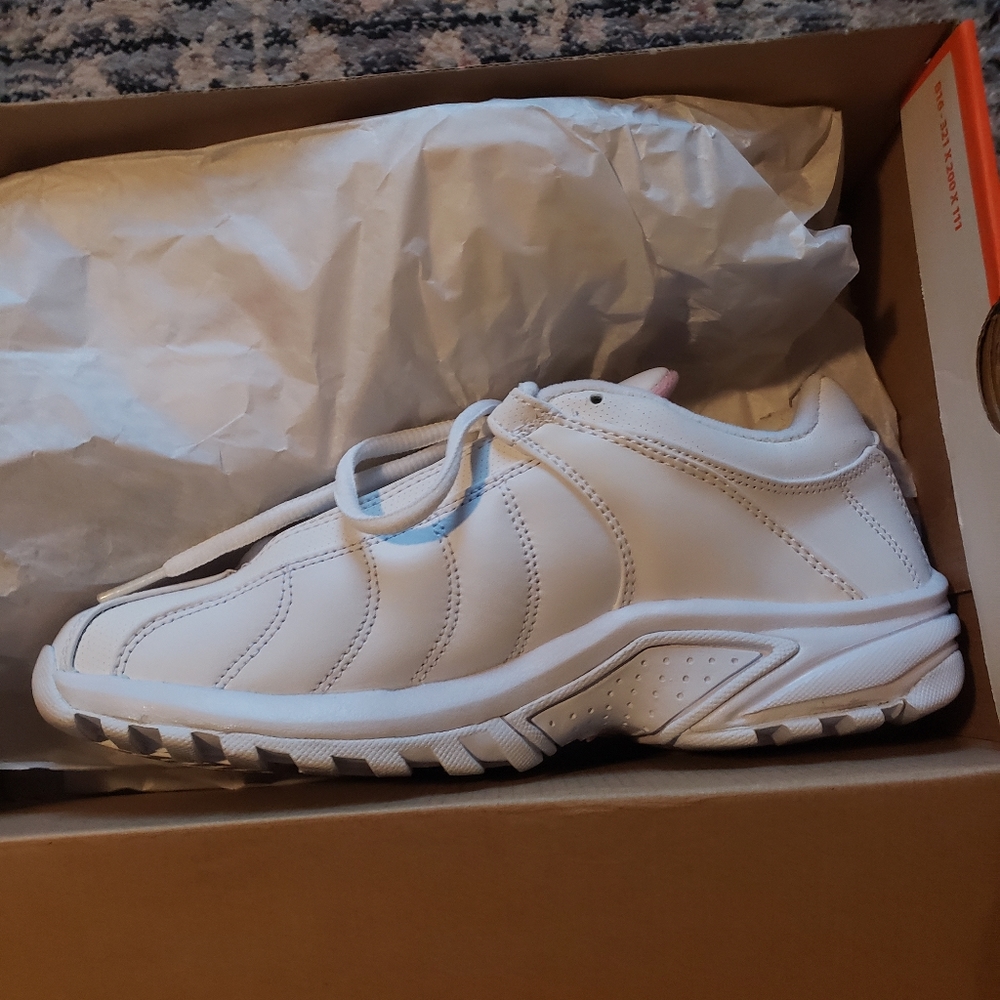 Women| Chunky Nike shoes - Picture 3 of 6